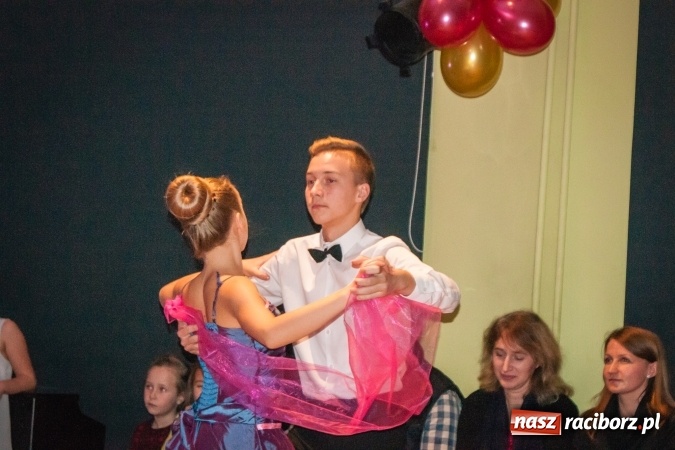 Zdjęcie w galerii na portalu naszraciborz.pl: Jesienne Tańczenie na Rozkręcenie. Widowisko taneczne w MDK wiadomości z regionu