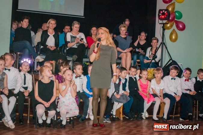 Zdjęcie w galerii na portalu naszraciborz.pl: Jesienne Tańczenie na Rozkręcenie. Widowisko taneczne w MDK wiadomości z regionu