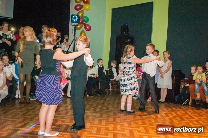 Zdjęcie w galerii na portalu naszraciborz.pl: Jesienne Tańczenie na Rozkręcenie. Widowisko taneczne w MDK wiadomości z regionu