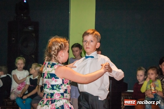Zdjęcie w galerii na portalu naszraciborz.pl: Jesienne Tańczenie na Rozkręcenie. Widowisko taneczne w MDK wiadomości z regionu