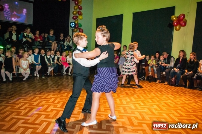 Zdjęcie w galerii na portalu naszraciborz.pl: Jesienne Tańczenie na Rozkręcenie. Widowisko taneczne w MDK wiadomości z regionu