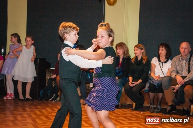 Zdjęcie w galerii na portalu naszraciborz.pl: Jesienne Tańczenie na Rozkręcenie. Widowisko taneczne w MDK wiadomości z regionu