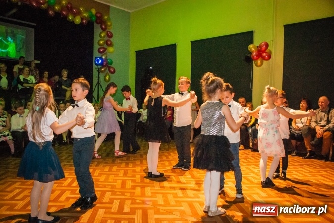 Zdjęcie w galerii na portalu naszraciborz.pl: Jesienne Tańczenie na Rozkręcenie. Widowisko taneczne w MDK wiadomości z regionu