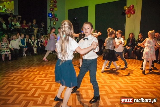 Zdjęcie w galerii na portalu naszraciborz.pl: Jesienne Tańczenie na Rozkręcenie. Widowisko taneczne w MDK wiadomości z regionu