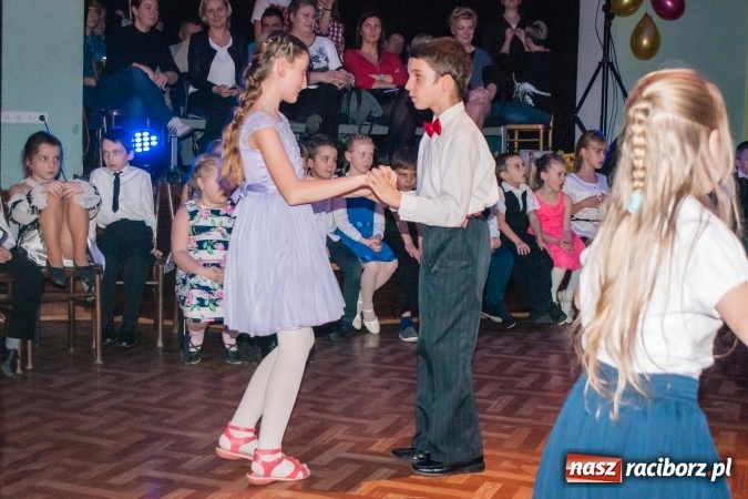 Zdjęcie w galerii na portalu naszraciborz.pl: Jesienne Tańczenie na Rozkręcenie. Widowisko taneczne w MDK wiadomości z regionu