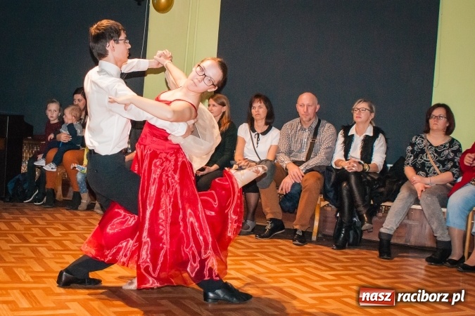 Zdjęcie w galerii na portalu naszraciborz.pl: Jesienne Tańczenie na Rozkręcenie. Widowisko taneczne w MDK wiadomości z regionu