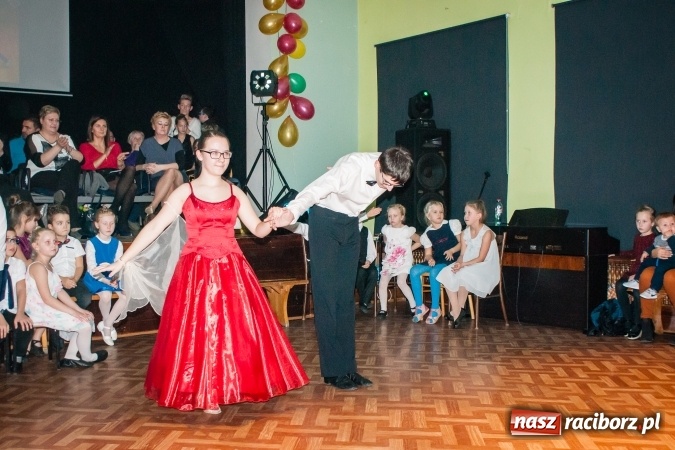 Zdjęcie w galerii na portalu naszraciborz.pl: Jesienne Tańczenie na Rozkręcenie. Widowisko taneczne w MDK wiadomości z regionu