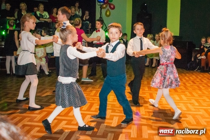 Zdjęcie w galerii na portalu naszraciborz.pl: Jesienne Tańczenie na Rozkręcenie. Widowisko taneczne w MDK wiadomości z regionu