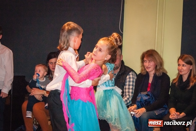Zdjęcie w galerii na portalu naszraciborz.pl: Jesienne Tańczenie na Rozkręcenie. Widowisko taneczne w MDK wiadomości z regionu