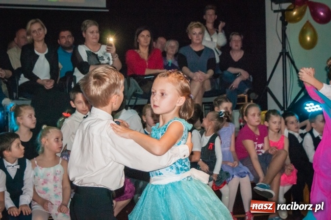 Zdjęcie w galerii na portalu naszraciborz.pl: Jesienne Tańczenie na Rozkręcenie. Widowisko taneczne w MDK wiadomości z regionu