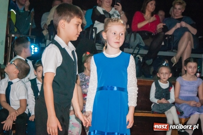 Zdjęcie w galerii na portalu naszraciborz.pl: Jesienne Tańczenie na Rozkręcenie. Widowisko taneczne w MDK wiadomości z regionu