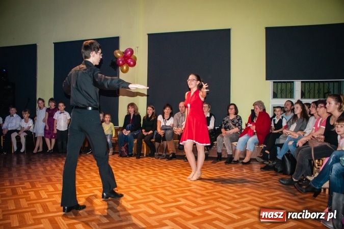 Zdjęcie w galerii na portalu naszraciborz.pl: Jesienne Tańczenie na Rozkręcenie. Widowisko taneczne w MDK wiadomości z regionu
