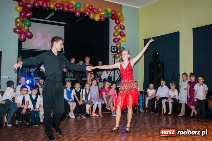 Zdjęcie w galerii na portalu naszraciborz.pl: Jesienne Tańczenie na Rozkręcenie. Widowisko taneczne w MDK wiadomości z regionu