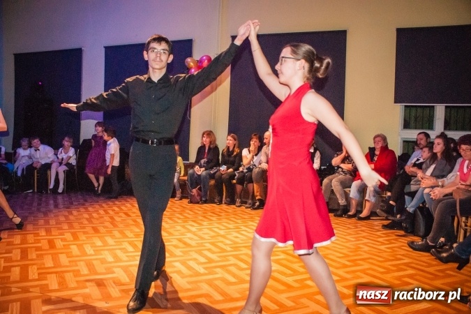 Zdjęcie w galerii na portalu naszraciborz.pl: Jesienne Tańczenie na Rozkręcenie. Widowisko taneczne w MDK wiadomości z regionu