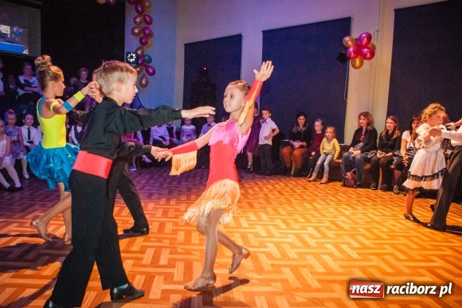 Zdjęcie w galerii na portalu naszraciborz.pl: Jesienne Tańczenie na Rozkręcenie. Widowisko taneczne w MDK wiadomości z regionu