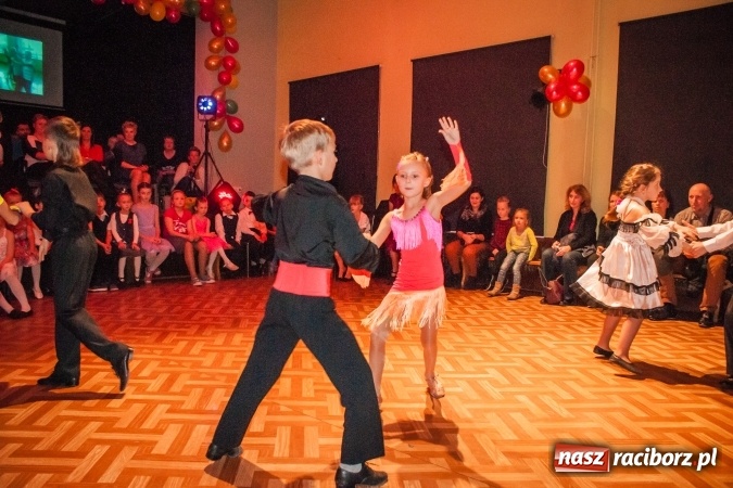 Zdjęcie w galerii na portalu naszraciborz.pl: Jesienne Tańczenie na Rozkręcenie. Widowisko taneczne w MDK wiadomości z regionu