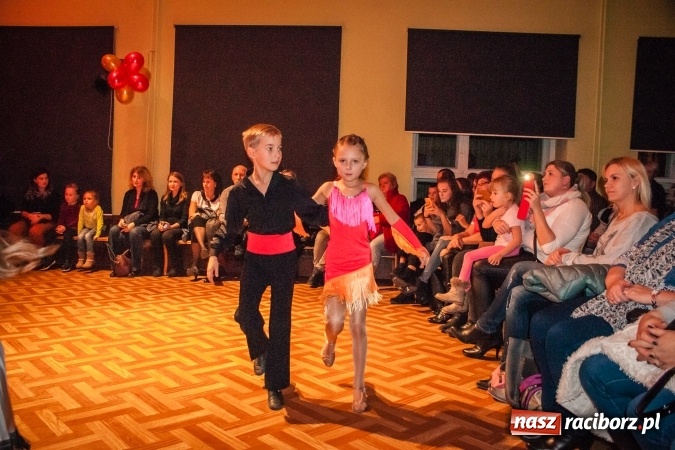 Zdjęcie w galerii na portalu naszraciborz.pl: Jesienne Tańczenie na Rozkręcenie. Widowisko taneczne w MDK wiadomości z regionu