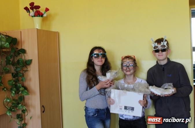 Zdjęcie w galerii na portalu naszraciborz.pl: Okulary dla Afryki - uczniowie ZSP 3 włączyli się w akcję zbiórki okularów  wiadomości z regionu