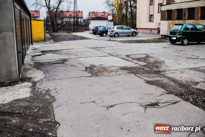 Zdjęcie w galerii na portalu naszraciborz.pl: Gmina Racib&oacute;rz dołoży się do remontu drogi dojazdowej do garaży i ścieżki rowerowej przy Bosackiej wiadomości z regionu