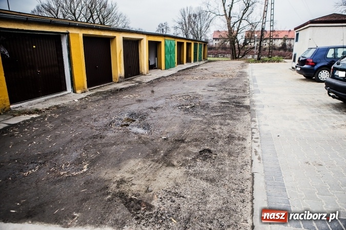 Zdjęcie w galerii na portalu naszraciborz.pl: Gmina Racib&oacute;rz dołoży się do remontu drogi dojazdowej do garaży i ścieżki rowerowej przy Bosackiej wiadomości z regionu