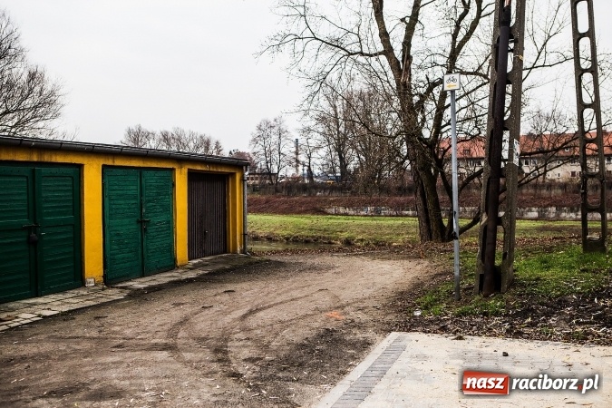 Zdjęcie w galerii na portalu naszraciborz.pl: Gmina Racib&oacute;rz dołoży się do remontu drogi dojazdowej do garaży i ścieżki rowerowej przy Bosackiej wiadomości z regionu