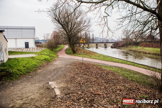 Zdjęcie w galerii na portalu naszraciborz.pl: Gmina Racib&oacute;rz dołoży się do remontu drogi dojazdowej do garaży i ścieżki rowerowej przy Bosackiej wiadomości z regionu