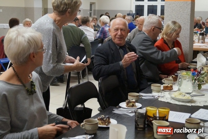 Zdjęcie w galerii na portalu naszraciborz.pl: W swoim towarzystwie dostają powera! Dzień seniora w Nędzy  wiadomości z regionu