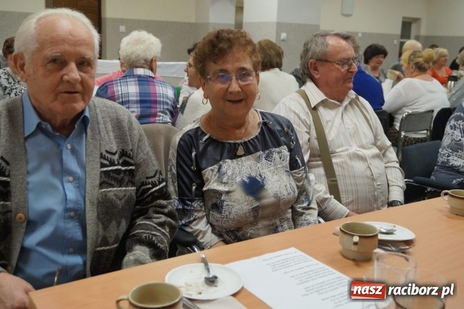 Zdjęcie w galerii na portalu naszraciborz.pl: W swoim towarzystwie dostają powera! Dzień seniora w Nędzy  wiadomości z regionu