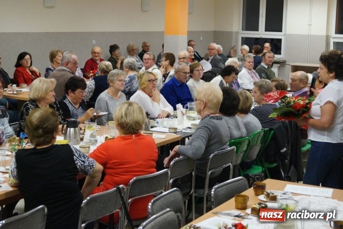 Zdjęcie w galerii na portalu naszraciborz.pl: W swoim towarzystwie dostają powera! Dzień seniora w Nędzy  wiadomości z regionu