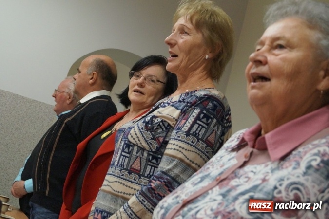 Zdjęcie w galerii na portalu naszraciborz.pl: W swoim towarzystwie dostają powera! Dzień seniora w Nędzy  wiadomości z regionu