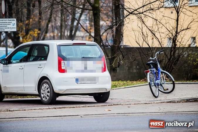 Zdjęcie w galerii na portalu naszraciborz.pl: Potrącenie rowerzystki na Bosackiej wiadomości z regionu