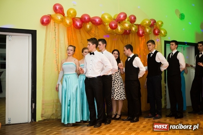 Zdjęcie w galerii na portalu naszraciborz.pl: Andrzejkowy zawrót głowy w MDK wiadomości z regionu