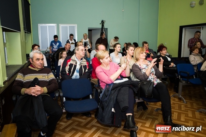 Zdjęcie w galerii na portalu naszraciborz.pl: Andrzejkowy zawrót głowy w MDK wiadomości z regionu