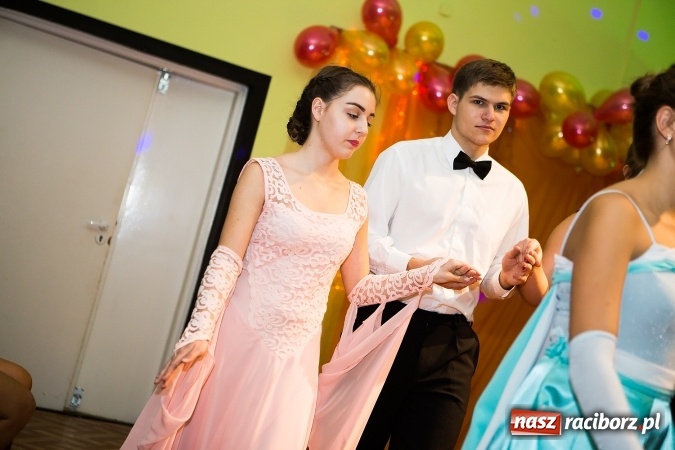 Zdjęcie w galerii na portalu naszraciborz.pl: Andrzejkowy zawrót głowy w MDK wiadomości z regionu