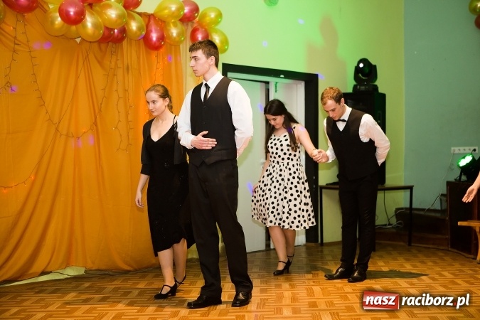 Zdjęcie w galerii na portalu naszraciborz.pl: Andrzejkowy zawrót głowy w MDK wiadomości z regionu