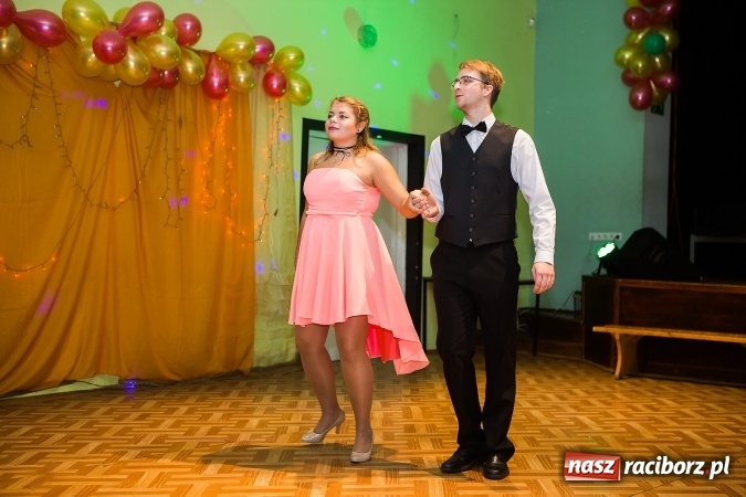 Zdjęcie w galerii na portalu naszraciborz.pl: Andrzejkowy zawrót głowy w MDK wiadomości z regionu