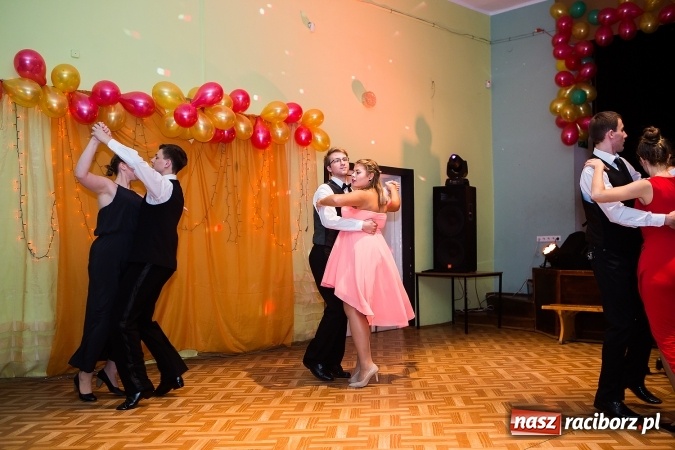 Zdjęcie w galerii na portalu naszraciborz.pl: Andrzejkowy zawrót głowy w MDK wiadomości z regionu