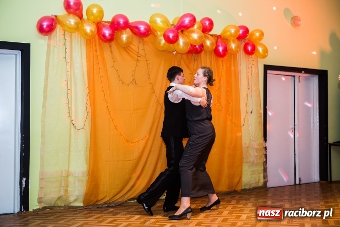 Zdjęcie w galerii na portalu naszraciborz.pl: Andrzejkowy zawrót głowy w MDK wiadomości z regionu