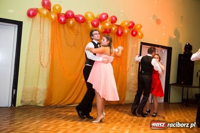 Zdjęcie w galerii na portalu naszraciborz.pl: Andrzejkowy zawrót głowy w MDK wiadomości z regionu