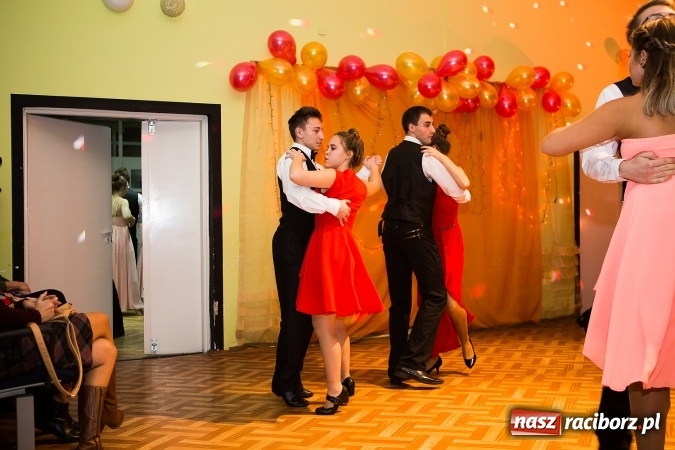 Zdjęcie w galerii na portalu naszraciborz.pl: Andrzejkowy zawrót głowy w MDK wiadomości z regionu