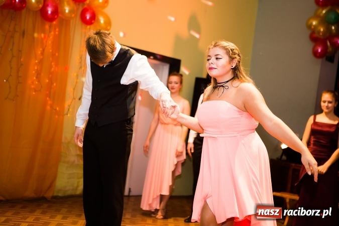 Zdjęcie w galerii na portalu naszraciborz.pl: Andrzejkowy zawrót głowy w MDK wiadomości z regionu