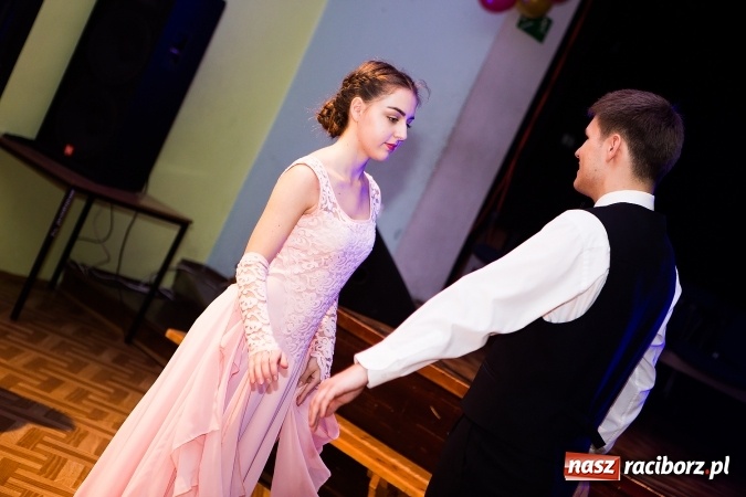 Zdjęcie w galerii na portalu naszraciborz.pl: Andrzejkowy zawrót głowy w MDK wiadomości z regionu