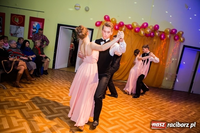 Zdjęcie w galerii na portalu naszraciborz.pl: Andrzejkowy zawrót głowy w MDK wiadomości z regionu