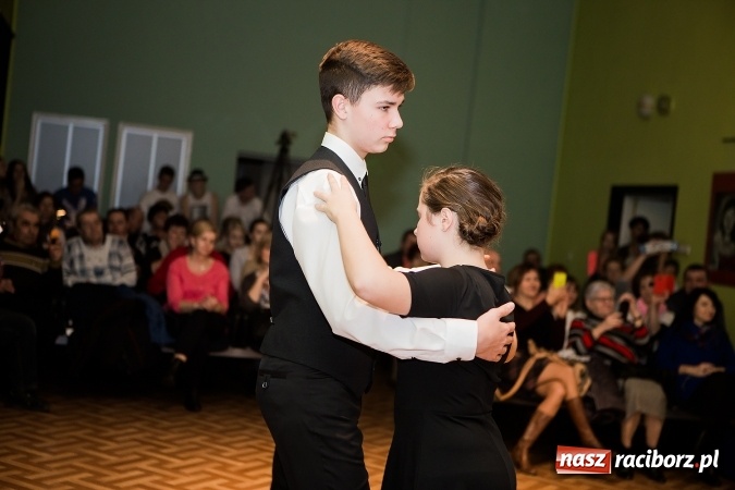 Zdjęcie w galerii na portalu naszraciborz.pl: Andrzejkowy zawrót głowy w MDK wiadomości z regionu