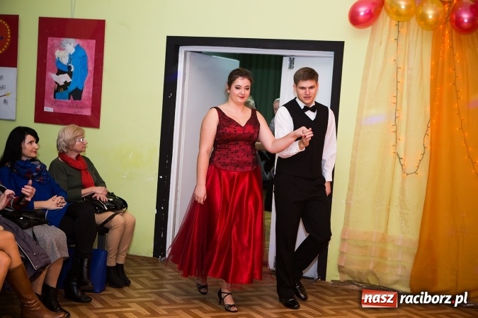 Zdjęcie w galerii na portalu naszraciborz.pl: Andrzejkowy zawrót głowy w MDK wiadomości z regionu