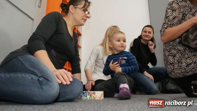 Zdjęcie w galerii na portalu naszraciborz.pl: Wesołe lekcje języka angielskiego w bibliotece na Ostrogu  wiadomości z regionu