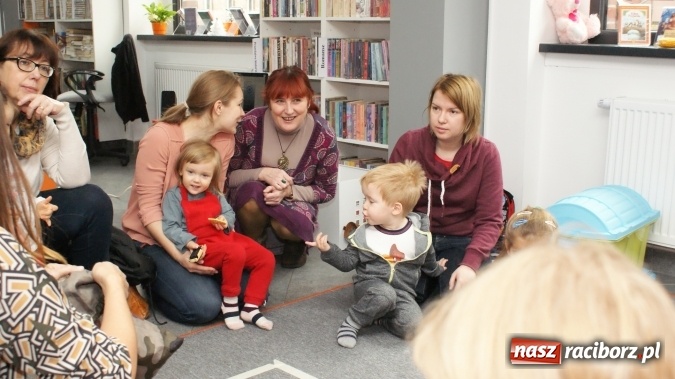 Zdjęcie w galerii na portalu naszraciborz.pl: Wesołe lekcje języka angielskiego w bibliotece na Ostrogu  wiadomości z regionu