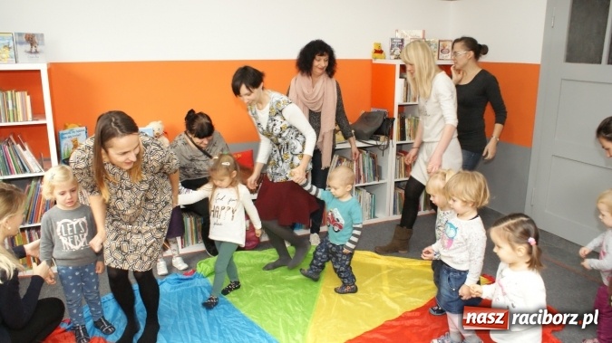 Zdjęcie w galerii na portalu naszraciborz.pl: Wesołe lekcje języka angielskiego w bibliotece na Ostrogu  wiadomości z regionu