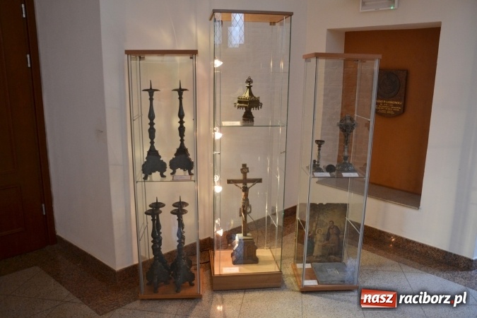 Zdjęcie w galerii na portalu naszraciborz.pl: Na Zamek Piastowski powróciła głowa Tatara  wiadomości z regionu