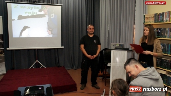Zdjęcie w galerii na portalu naszraciborz.pl: Czochrałem Antarktycznego słonia – spotkanie z Mikołajem Golachowskim w bibliotece  wiadomości z regionu